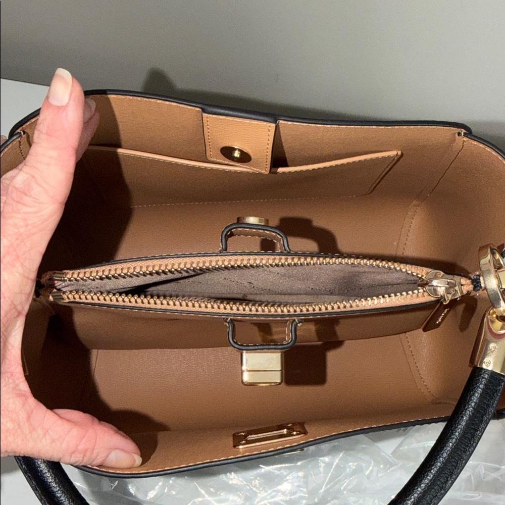 BNWT Kate Spade Black Leather Handbag adjustable / removable shoulder strap - Picture 5 of 9